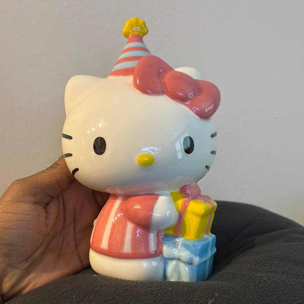 Hello Kitty Ceramic Figurine with Gift